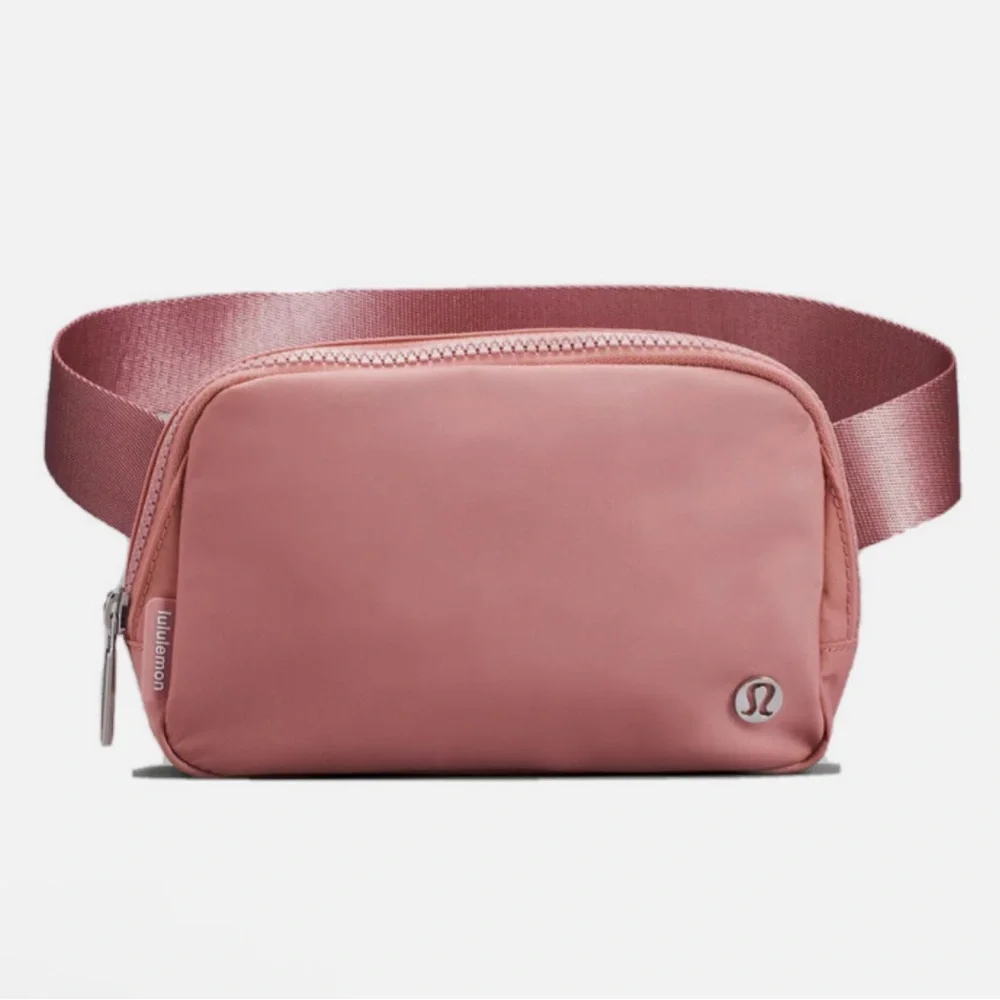 Lululemon Everywhere Belt Bag in Dusty Rose - Picture 1 of 4